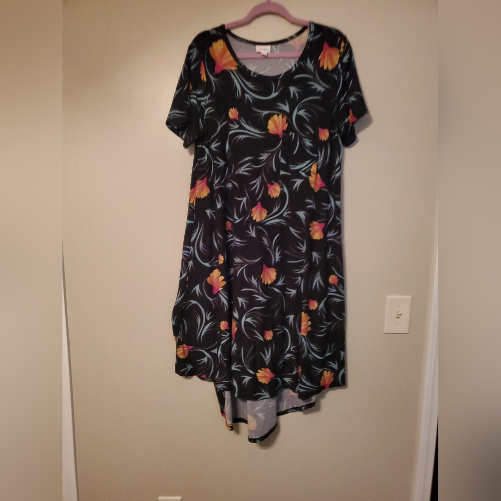 Lularoe Carly with pocket, size Large, Black with flowers.